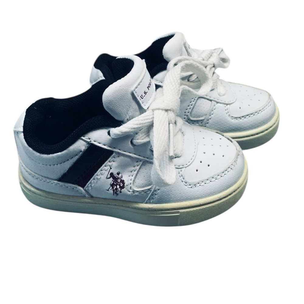 Vintage U.S. Polo Assn. Baby Sneakers – Size 5
Classic white sneakers